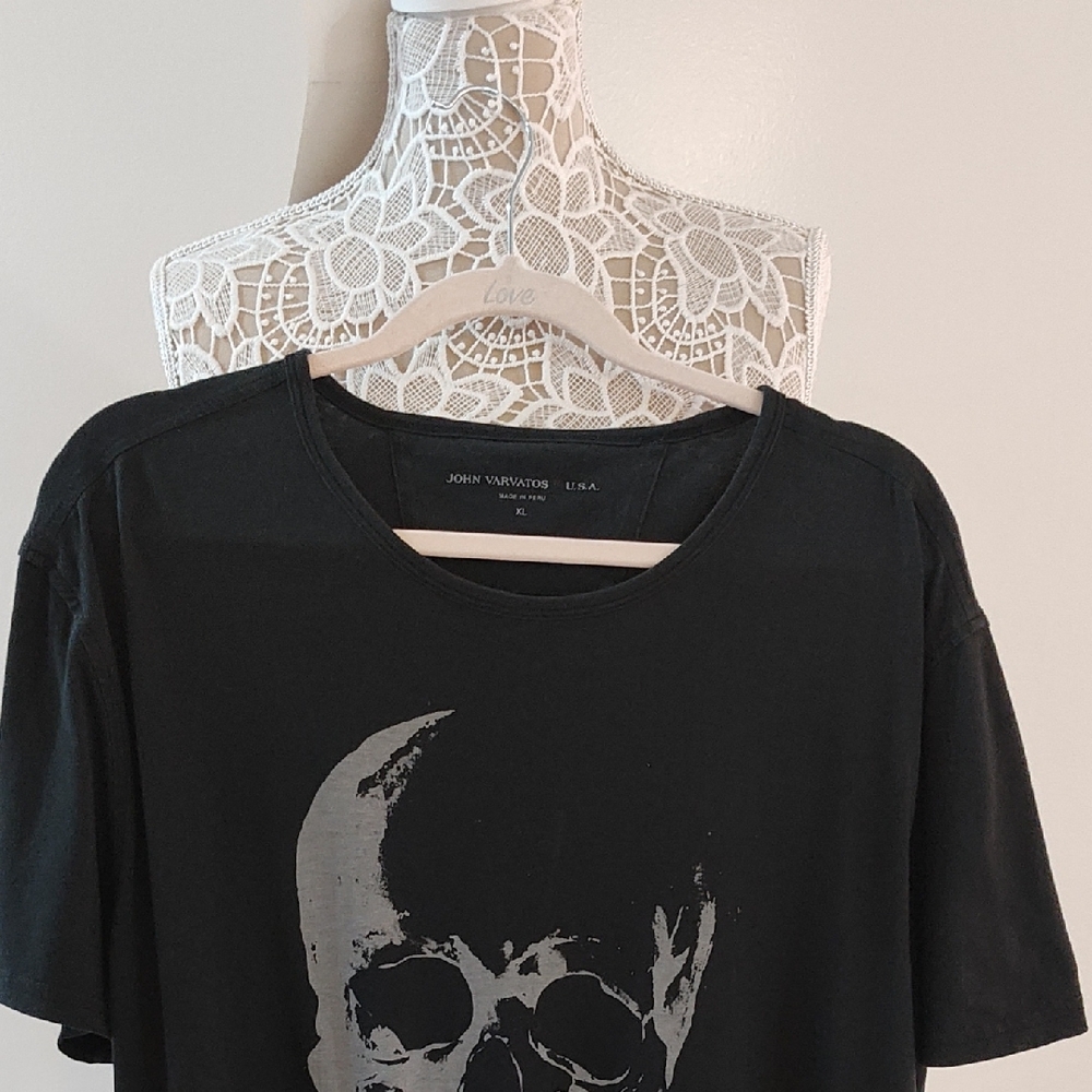 John Varvatos Charcoal Skull Graphic Tee